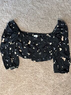 Wilfred Black Floral Ruched Crop Top with Puff Sleeves